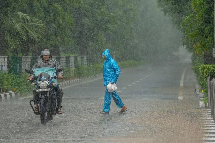 IMD અનુસાર, આગામી 24 કલાકમાં ઝારખંડ અને ઉત્તર ઓડિશામાં છૂટાછવાયા સ્થળોએ કરા પડવાની સંભાવના છે. આગામી 24 કલાકમાં અરુણાચલ પ્રદેશ, આસામ, મેઘાલય, નાગાલેન્ડમાં ગાજવીજ અને વીજળીના ચમકારા સાથે વરસાદ અને કરા પડવાની સંભાવના છે.