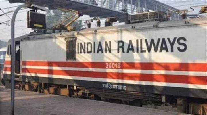 बोर्ड पर समुद्र तल से ऊंचाई लिखने से ड्राइवर को ये भी जानकारी मिलती हैै कि अधिक चढ़ाई को चढ़ने के लिए उसे इंजन को कितनी पॉवर देनी है. साथ ही ये अनुमान लगाने में भी मदद करती हैं कि कितना फ्रिक्शन लगाना होगा और ट्रेन की स्पीड कितनी रखने की जरुरत है.