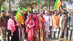 आगरा में किसानों का विरोध प्रदर्शन, एसडीएम ऑफिस के सामने धरने पर बैठ अन्नदाता