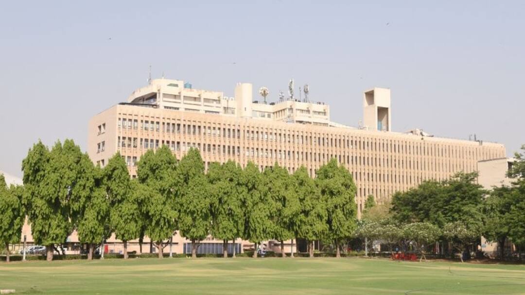 IIT Delhi Suicide: आईआईटी दिल्ली में M-Tech के छात्र ने की खुदकुशी, दोस्तों ने किया कॉल और फिर फैल गई सनसनी IIT Delhi Suicide MTech Final Year Student Found Hanging Inside Hostel Room IIT Delhi Suicide: आईआईटी दिल्ली में M-Tech के छात्र ने की खुदकुशी, दोस्तों ने किया कॉल और फिर फैल गई सनसनी