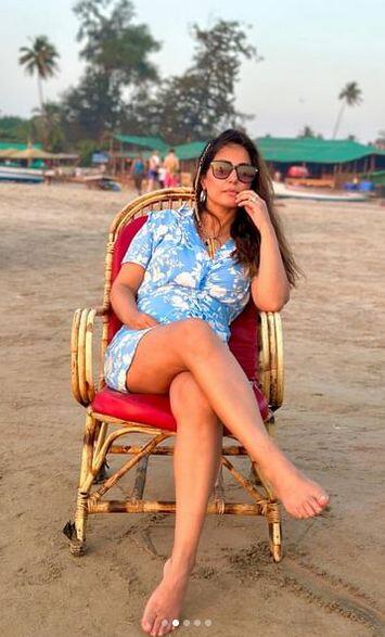 ਉਸ ਦੇ ਲੱਖਾਂ ਪ੍ਰਸ਼ੰਸਕ ਹਿਨਾ ਖਾਨ ਦੀਆਂ ਇਨ੍ਹਾਂ ਤਸਵੀਰਾਂ 'ਤੇ ਕਮੈਂਟ ਕਰਦੇ ਨਜ਼ਰ ਆ ਰਹੇ ਹਨ।