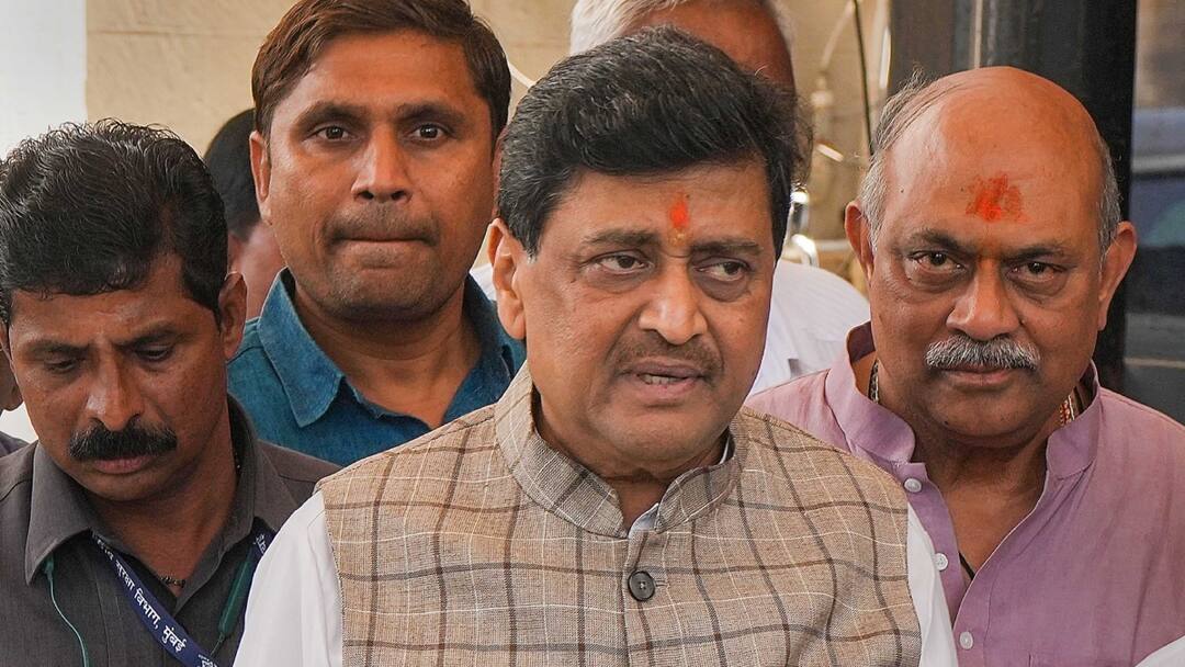 Maharashtra Politics: महाराष्ट्र कांग्रेस प्रभारी के बयान पर अशोक चव्हाण की प्रतिक्रिया, बोले- ‘मेरी ईमानदारी पर कोई...’ Ashok Chavan reaction on Maharashtra Congress in-charge Ramesh Chennithala statement Maharashtra Politics: महाराष्ट्र कांग्रेस प्रभारी के बयान पर अशोक चव्हाण की प्रतिक्रिया, बोले- ‘मेरी ईमानदारी पर कोई...’