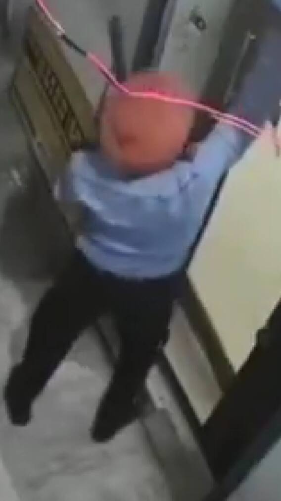 एटीएम लूटने आए लुटेरों को भारी पड़ा गार्ड से पंगा,यहां देखिए