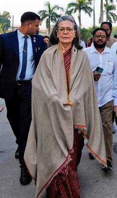 1 किलो से ज्यादा सोना, 88 किलो चांदी, इटली में घर, सोनिया गांधी के पास नहीं है अपनी गाड़ी, जानें कितनी संपत्ति