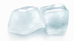 Apply Ice On The Face: बर्फ चेहऱ्यावर लावण्याची योग्य पद्धत माहीत आहे का ?