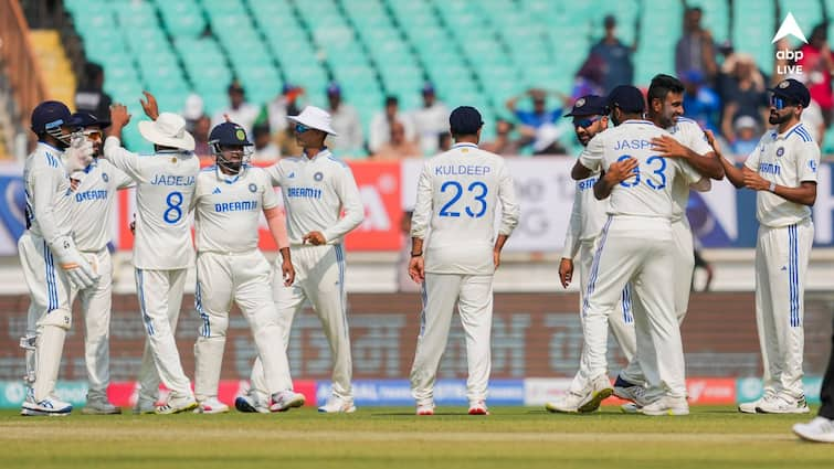 IND vs ENG Day 2 Highlights Ben Duckett unbeaten century at Rajkot R Ashwin completed 500 test wickets IND vs ENG Day 2 Highlights: অশ্বিনের কীর্তির দিনই ডাকেটের ঝোড়ো সেঞ্চুরি, ৩৫ ওভারে ২০৭ তুলল ইংল্যান্ড!