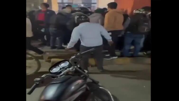 Delhi: Woman Hurt After Iron Rod Falls On Her From Subhash Nagar Metro Station Delhi: Woman Hurt After Iron Rod Falls On Her From Subhash Nagar Metro Station