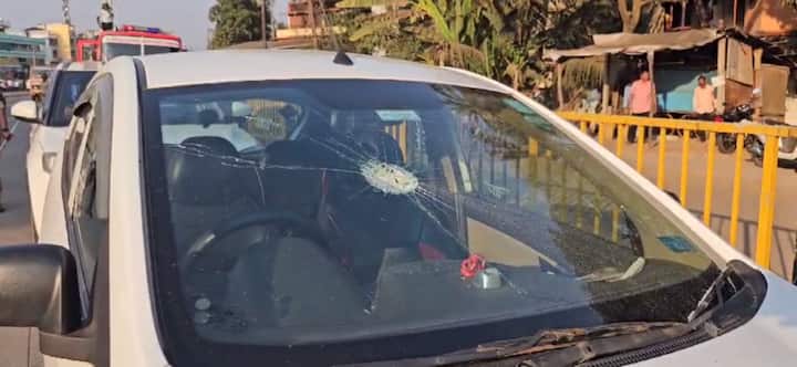 शिवसेना ठाकरे गटाचे नेते भास्कर जाधव (Bhaskar Jadhav) यांच्या कार्यालयासमोर निलेश राणे यांचा ताफा आला.