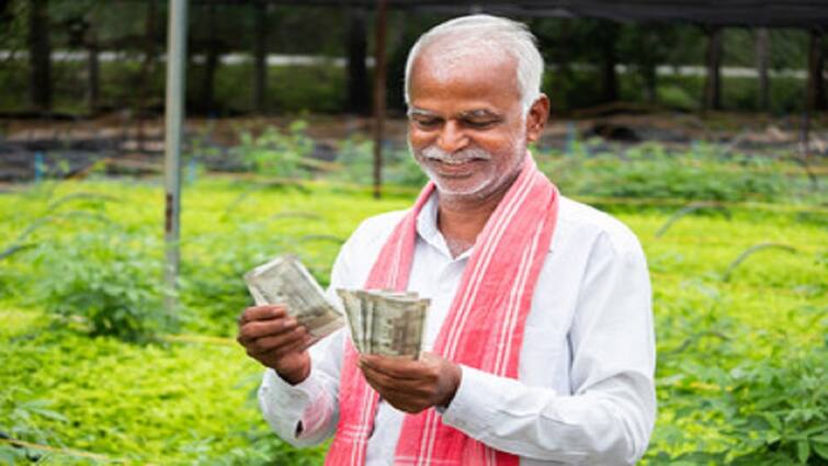 Benefits of Kisan Mandhan Yojana to farmers detailed information about the scheme दरमहा फक्त 55 रुपये भरा, महिन्याला 3000 रुपये मिळवा; शेतकऱ्यांसाठी 'ही' आहे खास योजना