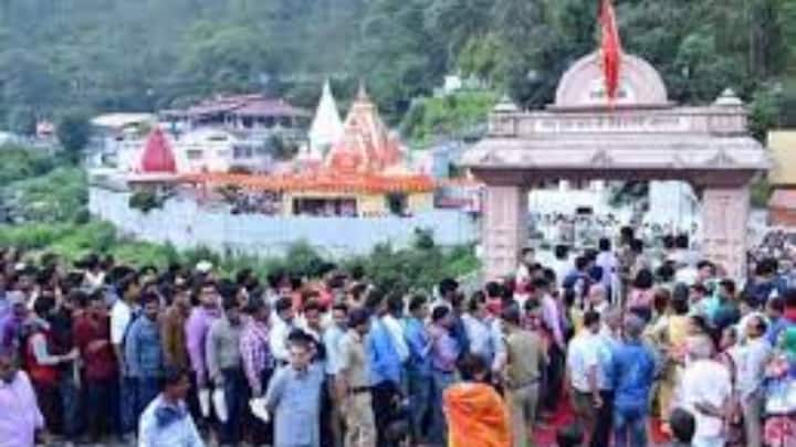 इसलिए इसे कैंची धाम कहा जाता है. आश्रम के अलावा यहां बाबा नीम करौली का मंदिर भी बना हुआ है.