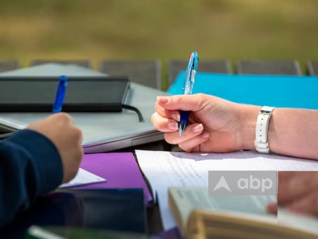 TN 11th 12th Hall Ticket: பிளஸ் 1, பிளஸ் 2 பொதுத்தேர்வு எழுதும் மாணவர்களுக்கு பிப்.20 முதல் ஹால் டிக்கெட்; பெறுவது எப்படி?