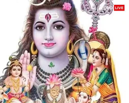 ਸ਼ਿਵਰਾਤਰੀ ਦੀ ਪੂਜਾ ਰਾਤ ਨੂੰ ਇੱਕ ਜਾਂ ਚਾਰ ਵਾਰ ਕੀਤੀ ਜਾ ਸਕਦੀ ਹੈ। ਰਾਤ ਦੇ ਚਾਰ ਪਹਿਰ ਹੁੰਦੇ ਹਨ ਅਤੇ ਤੁਸੀਂ ਹਰ ਪਹਿਰ ਵਿੱਚ ਸ਼ਿਵ ਦੀ ਪੂਜਾ ਕਰ ਸਕਦੇ ਹੋ। ਅਗਲੇ ਦਿਨ ਤੁਸੀਂ ਇਸ਼ਨਾਨ ਕਰਕੇ ਆਪਣਾ ਵਰਤ ਤੋੜ ਸਕਦੇ ਹੋ।