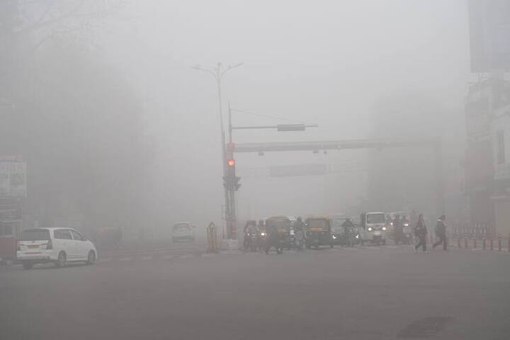 હવામાન વિભાગના જણાવ્યા અનુસાર, જમ્મુ અને કાશ્મીર, લદ્દાખ અને ઉત્તરાખંડ ક્ષેત્રમાં 17 થી 20 ફેબ્રુઆરી દરમિયાન ભારે વરસાદ/બરફ પડવાની સંભાવના છે. ઉત્તર પંજાબ, હરિયાણા અને રાજસ્થાનમાં 19 થી 21 ફેબ્રુઆરી દરમિયાન ભારે વરસાદની સંભાવના છે.