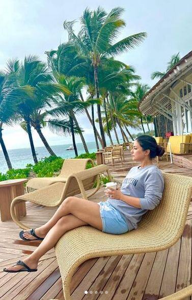 ਹਾਲ ਹੀ 'ਚ ਹਿਨਾ ਨੇ ਆਪਣੀਆਂ ਕੁਝ ਤਸਵੀਰਾਂ ਪ੍ਰਸ਼ੰਸਕਾਂ ਨਾਲ ਸ਼ੇਅਰ ਕੀਤੀਆਂ ਹਨ, ਜਿਸ 'ਚ ਉਹ ਸਮੁੰਦਰ ਵੱਲ ਦੇਖਦੀ ਨਜ਼ਰ ਆ ਰਹੀ ਹੈ, ਤਾਂ ਆਓ ਤੁਹਾਨੂੰ ਦਿਖਾਉਂਦੇ ਹਾਂ ਇਹ ਤਸਵੀਰਾਂ।