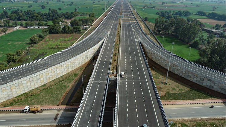 Delhi-Mumbai Expressway from DND to Sohna will open by December Passengers will get relief Delhi-Mumbai Expressway: दिसंबर तक खुल जाएगा DND से सोहना तक का दिल्ली-मुंबई एक्सप्रेसवे, यहां के यात्रियों को मिलेगी राहत