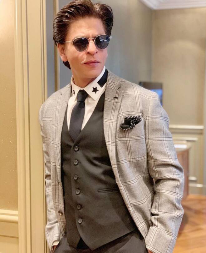 शाहरुख खान को किंग खान के नाम से भी जाना जाता है. लेकिन क्या आप जानते हैं शाहरुख का निक नेम लकी अली है. ये नाम उन्हें जूही चावला ने दिया था.