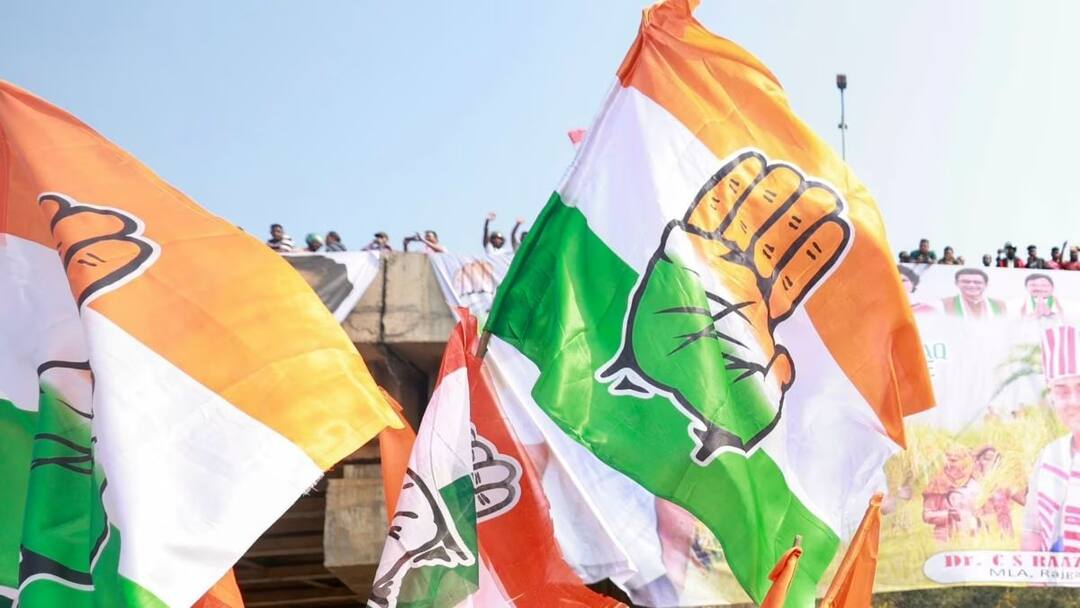 Congress Claims Party Bank Accounts Frozen Before Lok Sabha Polls ఎన్నికల ముందు కాంగ్రెస్‌కి మరో షాక్, పార్టీ బ్యాంక్ ఖాతాల్ని ఫ్రీజ్ చేసిన ఐటీశాఖ
