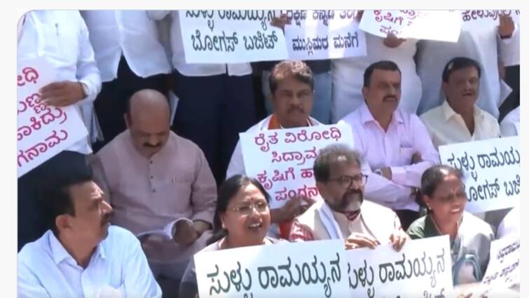 Karnataka Budget Siddaramaiah WATCH: BJP MLAs Hold Protest Against State Budget At Vidhana Soudha WATCH: Karnataka BJP MLAs Hold Protest Against State Budget At Vidhana Soudha