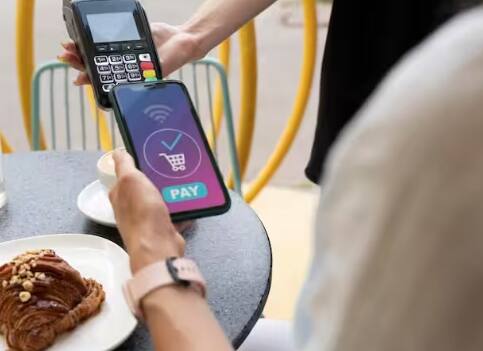 ਹੁਣ ਜੇਕਰ ਤੁਸੀਂ ਕਿਸੇ ਗਲਤ ਨੰਬਰ 'ਤੇ ਪੈਸੇ ਟਰਾਂਸਫਰ ਕਰਦੇ ਹੋ ਤਾਂ ਉਸ ਨੂੰ ਵਾਪਸ ਲੈਣਾ ਬਹੁਤ ਮੁਸ਼ਕਲ ਹੋ ਜਾਂਦਾ ਹੈ, ਲੋਕ ਆਸਾਨੀ ਨਾਲ ਵਾਪਸ ਲੈਣ-ਦੇਣ ਨਹੀਂ ਕਰਦੇ ਹਨ।