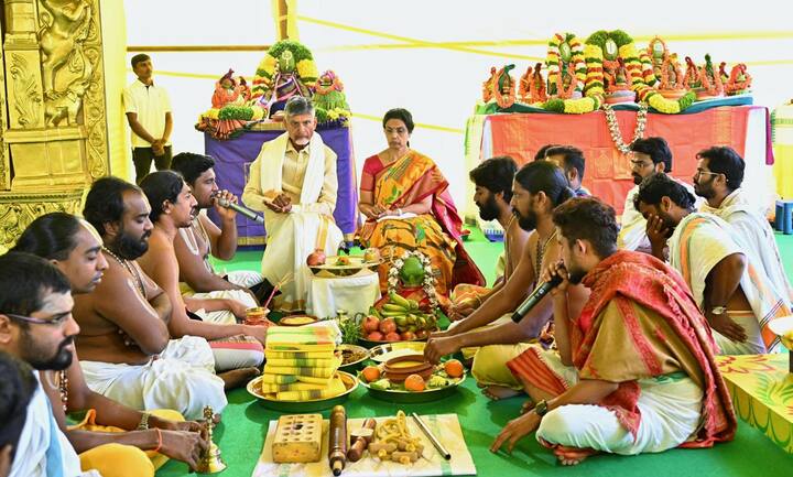 Joined by his family, Naidu conducted the yagam, dedicated to Rajashyamala Devi, a revered deity among the ten Mahavidyas, known for bestowing secret powers and mastery over various aspects of life, including gaining control over enemies and achieving supreme knowledge. (Credit: Special Arrangement)