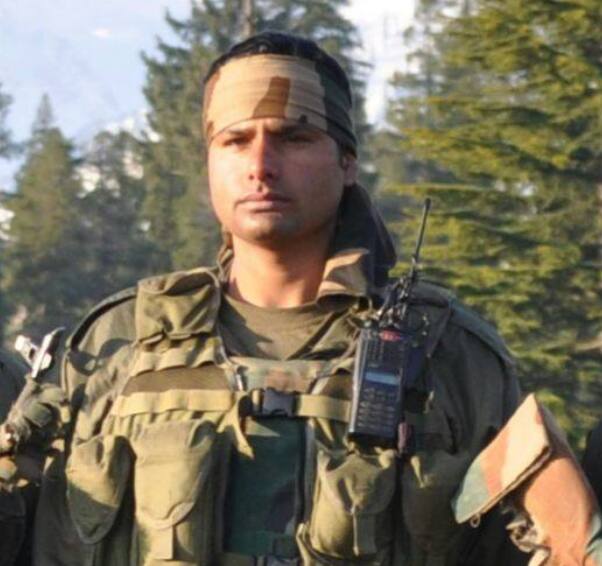 இதழியலில் முதுகலை பட்டம் பெற்ற இவர் ராணூவத்தில் சேர்ந்தார். 2006 ஆம் ஆண்டு இவர் ராஜ்புத் ரெஜினிமென்டில் லெப்டினென்டாக நியமிக்கப்பட்டார். அதன் பிறகு 2008 ஆம் ஆண்டு கேப்டனாக பதவி உயர்வு பெற்றார்.