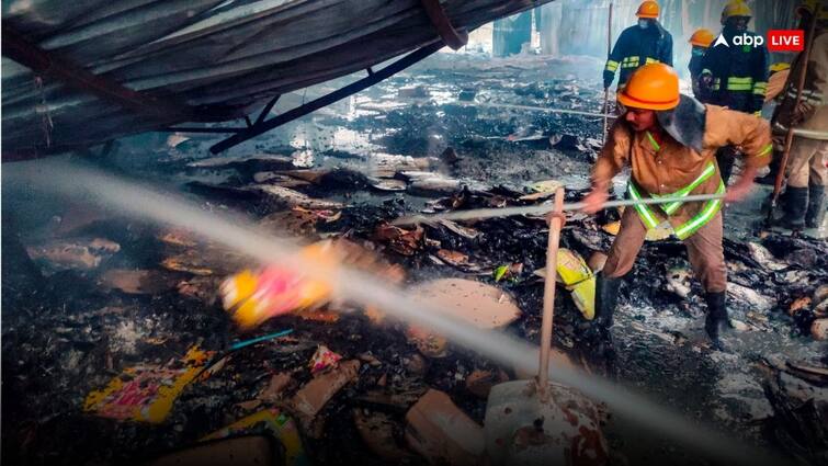 Tamil Nadu Virudhunagar massive Explosion in firecracker manufacturing unit तमिलनाडु के विरुधुनगर में पटाखा फैक्‍ट्री में भीषण व‍िस्‍फोट, 9 की मौत