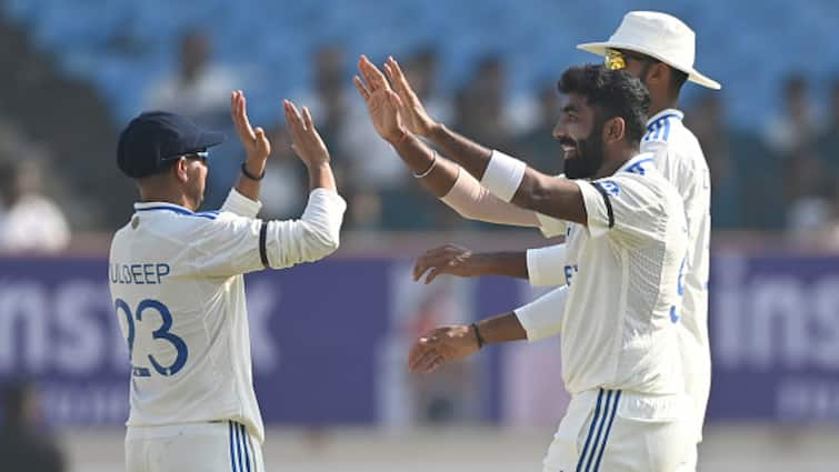 Why India Players Are Wearing Black Arms Band On Day 3 Of IND vs ENG 3rd Test Why India Players Are Wearing Black Arms Band On Day 3 Of IND vs ENG 3rd Test