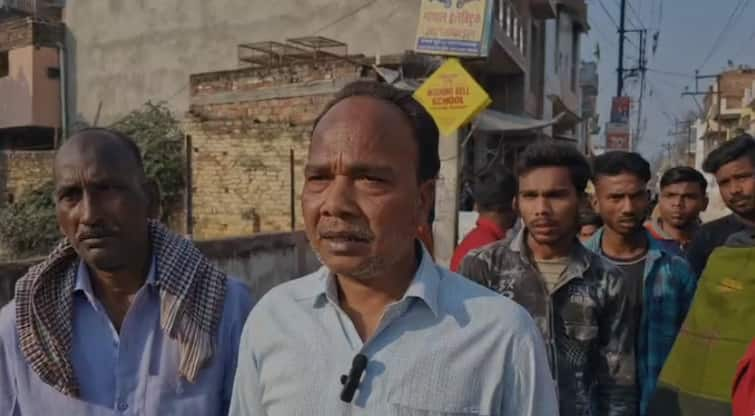 Pilibhit two communities Video viral fight goes police searching accused absconding ann UP News: पीलीभीत में दो समुदायों के बीच मारपीट का वीडियो वायरल, आरोपियों की तलाश में जुटी पुलिस