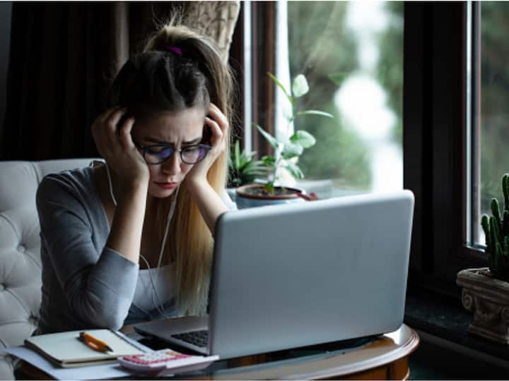 Lifestyle-related stress: Beyond dietary stress, lifestyle-induced stress is a major reason for dips in energy levels. Work stress, relationship stress, overthinking, etc take a toll on our digestive system, rendering it less efficient in absorbing nutrients from our food. Even if our meals are nutrient-rich, the body may not be able to fully benefit from them due to the adverse effects of stress on the digestive process. (Image source: Getty Images)
