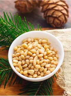 Pine Nuts : या ड्रायफ्रूटची किंमत ऐकून तुम्हाला वाटेल आश्चर्य, किंमत काजू आणि पिस्त्यांपेक्षा जास्त आहे.