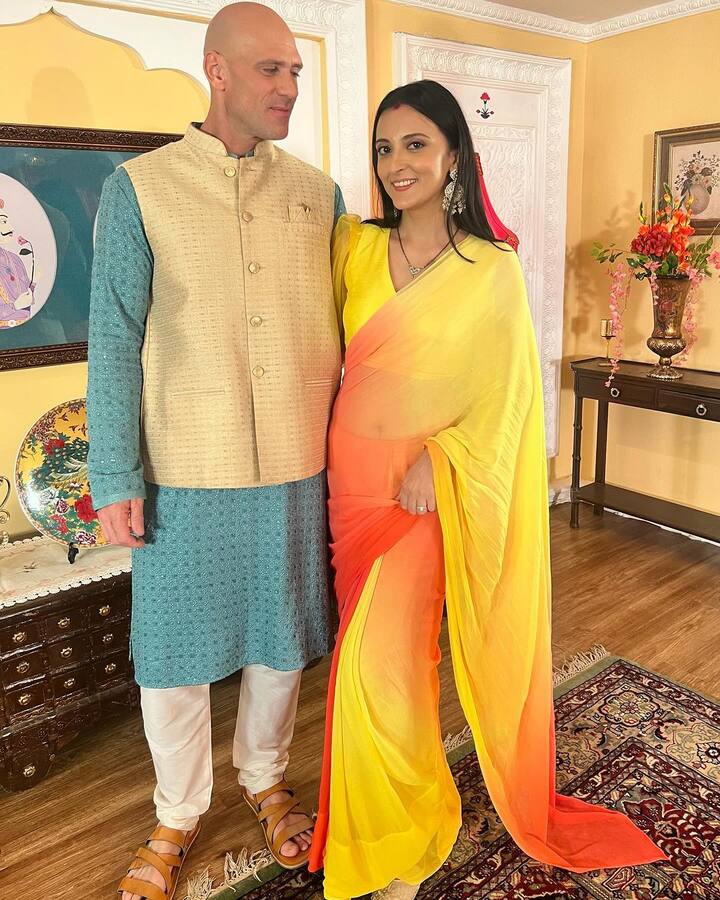 चलिए जानते हैं कौन हैं भावना चौहान जिनके चर्चा इस वक्त सोशल मीडिया पर हो रहे हैं? बता दें कि, भावना चौहान एक एक्ट्रेस हैं जो कई फिल्मों और कई टीवी सीरियल्स में नजर आ चुकी हैं.