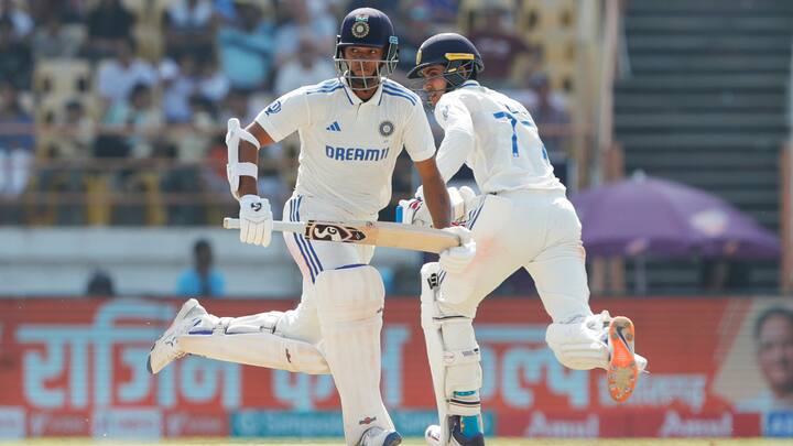 India England Rajkot Test IND vs ENG 3rd Day Report Here Know Latest Sports News IND vs ENG: राजकोट टेस्ट पर टीम इंडिया की पकड़ हुई मजबूत, यशस्वी जयसवाल ने बढ़ाई अंग्रेजों की परेशानी