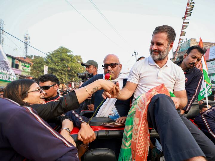 पीएम मोदी को लेकर जयराम नरेश ने कहा कि उन्होंने 'कांग्रेस मुक्त भारत' का नारा दिया है लेकिन अब हकीकत क्या है, ये 'कांग्रेस युक्त बीजेपी' है... SC ने साफ कहा है कि चुनावी बॉन्ड एक लूट है. इसके कारण, उन्होंने (सरकार ने) हमारे खाते बंद कर दिए हैं। यह बदले की राजनीति है.