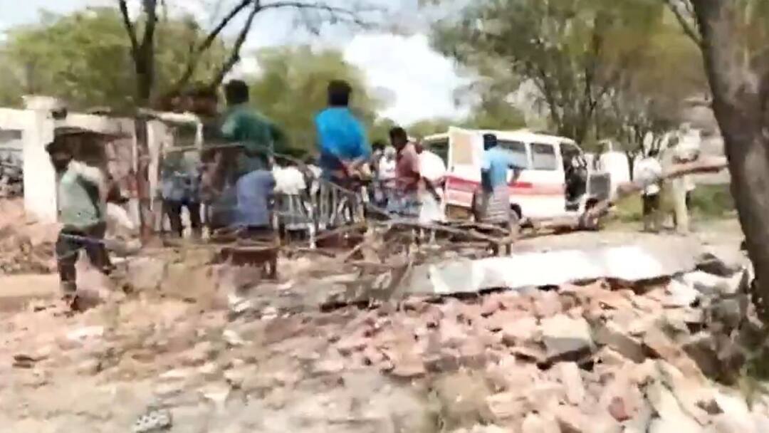 Explosion in a firecracker manufacturing unit in Tamil Nadu's Virudhunagar బాణసంచా ఫ్యాక్టరీలో భారీ పేలుడు,పది మంది మృతి - పలువురికి తీవ్ర గాయాలు