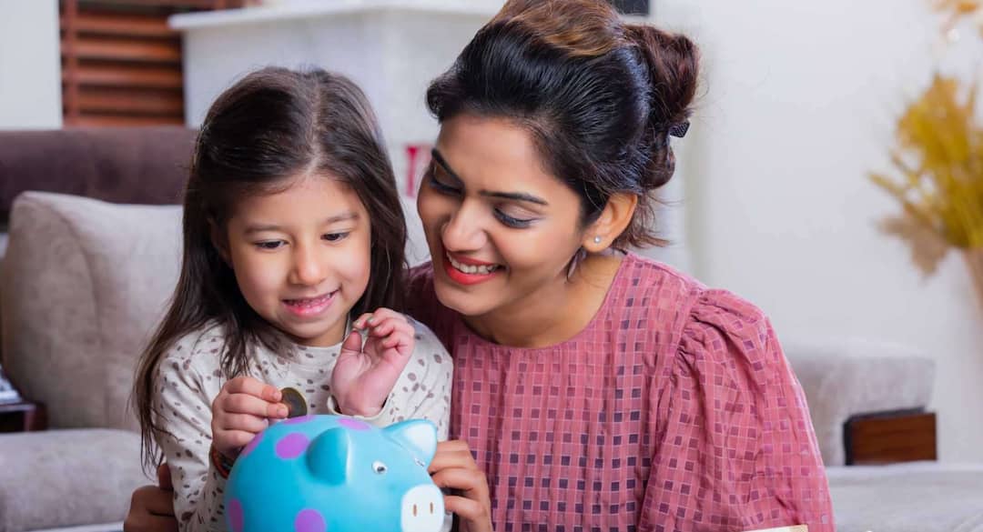 Sukanya Samriddhi Yojana News 70 lakhs can be earned through Sukanya Samriddhi Yojana 'या' योजनेच्या माध्यमातून करता येते 70 लाख रुपयांची कमाई, जाणून घ्या सविस्तर माहिती