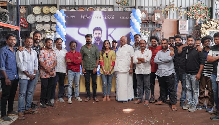 இதனை தொடர்ந்து அவர், இயக்குநர் ராஜ்குமார் பெரியசாமி இயக்கத்தில் நடித்துள்ள அமரன் படத்தின் டைட்டில் மற்றும் டீசர் வெளியானது.