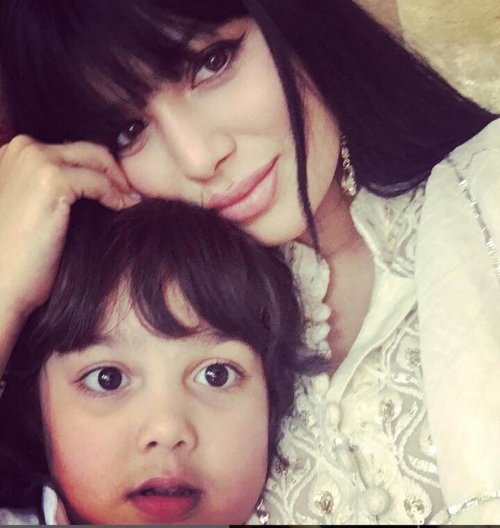 ਆਇਸ਼ਾ ਨੇ ਸਲਮਾਨ ਖਾਨ ਨਾਲ ਫਿਲਮ ਵਾਂਟੇਡ ਕੀਤੀ ਸੀ ਅਤੇ ਕਾਫੀ ਮਸ਼ਹੂਰ ਹੋਈ। ਉਸਨੇ ਅਕਸ਼ੈ ਕੁਮਾਰ ਅਤੇ ਅਜੇ ਦੇਵਗਨ ਵਰਗੇ ਕਈ ਵੱਡੇ ਸਿਤਾਰਿਆਂ ਨਾਲ ਕੰਮ ਕੀਤਾ।