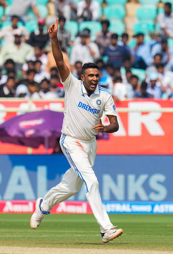 त्याशिवाय यशस्वी जायस्वाल हा गोलंदाजीचा पर्याय रोहित शर्माकडे असेल. तिसऱ्या दिवशी रोहित शर्मा कोणती रणनिती करणार, याकडे चाहत्यांचे लक्ष लागलेय.(Photo Credit : PTI)