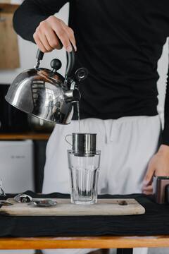 Hot Water : केवळ वजन कमी करण्यातच नाही तर या मार्गांनीही गरम पाणी आरोग्यासाठी फायदेशीर ठरते !