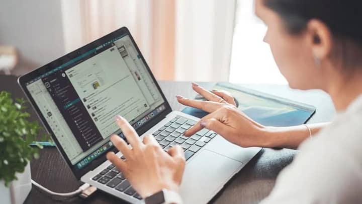 આ સાથે, તમારે નામના પુરાવા માટે અગાઉની વર્ગની માર્કશીટ, આધાર કાર્ડ અને અન્ય પ્રમાણપત્ર સબમિટ કરવું પડશે. કેટલાક રાજ્યોમાં આ પ્રક્રિયા ઓનલાઈન પણ છે.