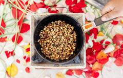 Raw or Roasted Peanuts : कच्चे की भाजलेले शेंगदाणे ? कोणते आहेत चांगले ? जाणून घ्या