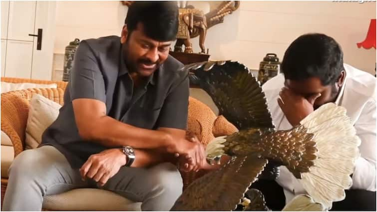 viva harsha becomes emotional for chiranjeevi words during sundaram master movie trailer launch Viva Harsha: చిరంజీవి మాటలకు కాళ్ల మీద పడి ఎమోషనల్ అయిన వైవా హర్ష