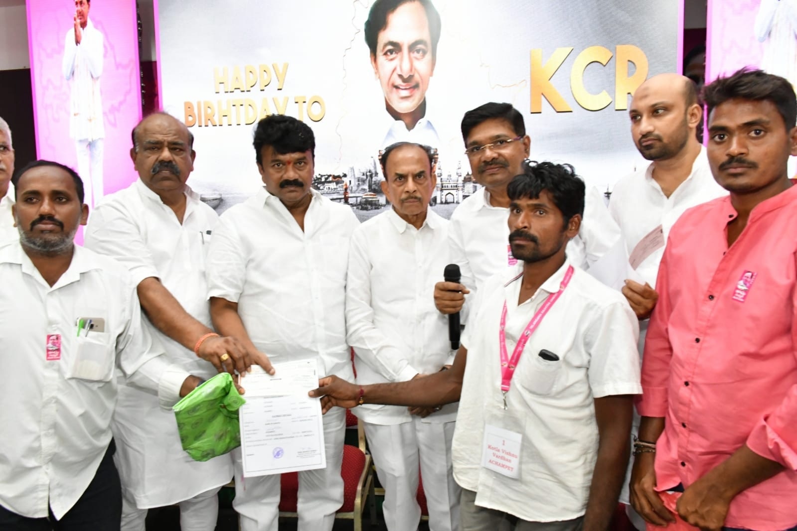 KCR Birthday Celebrations: తెలంగాణ భవన్‌లో ఘనంగా కేసీఆర్ జన్మదిన వేడుకలు, 1000 మంది ఆటో డ్రైవర్లకు ఇన్సురెన్స్