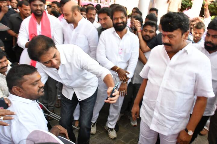 10 మంది దివ్యాంగులకు వీల్ చైర్ లను కేటీఆర్ పంపిణీ చేశారు.