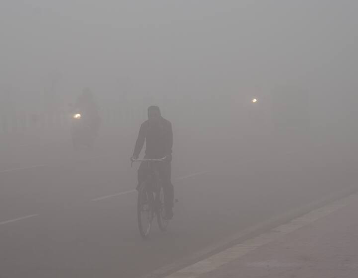 IMD Weather Update: मौसम व‍िभाग ने उत्तर प्रदेश में 18 फरवरी से मौसम में बड़ा बदलाव होने का पूर्वानुमान जताया है. इसके अलावा 19 से 20 फरवरी के दौरान राजस्‍थान के अलावा द‍िल्‍ली में हल्‍की बार‍िश होने की उम्‍मीद जताई गई है. इस दौरान खासकर राजस्‍थान के जोधपुर, बीकानेर, अलवर, अजमेर, जैसलमेर, दौसा, टोंक, भरतपुर, भीलवाड़ा आद‍ि जगहों में हल्‍की बार‍िश होने की संभावना है.