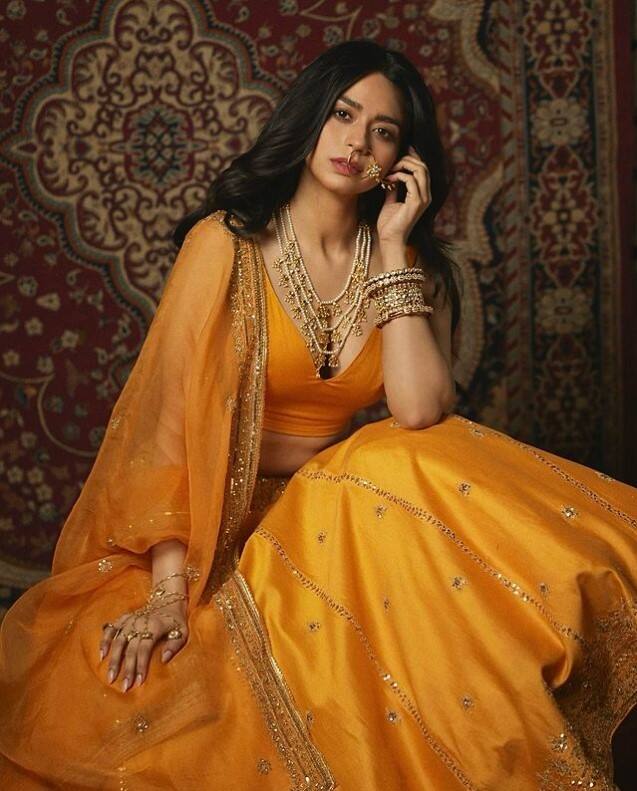 બિગ બોસની 16મી સીઝનમાં ગ્લેમ ગર્લ સૌંદર્યા શર્માએ પોતાની સ્ટાઈલથી બધાને દિવાના બનાવી દીધા છે.