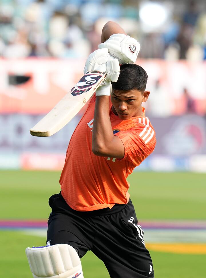 भारतीय  ओपनर लगातार शानदार प्रदर्शन करते हुए दिख रहे हैं. जायसवाल ने 122 गेंदों में शतक पूरा किया.