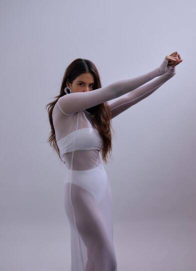 ਵਰਕਫਰੰਟ ਦੀ ਗੱਲ ਕਰਿਏ ਤਾਂ ਸੋਨਮ ਬਾਜਵਾ ਦੀਆਂ ਇਸ ਸਾਲ 3 ਫਿਲਮਾਂ 'ਕੁੜੀ ਹਰਿਆਣੇ ਵੱਲ ਦੀ', 'ਨਿੱਕਾ ਜ਼ੈਲਦਾਰ 4' ਤੇ 'ਰੰਨਾਂ 'ਚ ਧੰਨਾ' ਰਿਲੀਜ਼ ਹੋਣ ਜਾ ਰਹੀਆਂ ਹਨ। ਇਸ ਦੇ ਨਾਲ ਨਾਲ ਸੋਨਮ ਬਾਜਵਾ ਵੀਵੋ ਇੰਡੀਆ ਦੀ ਬਰਾਂਡ ਅੰਬੈਸਡਰ ਵੀ ਬਣੀ ਹੈ।