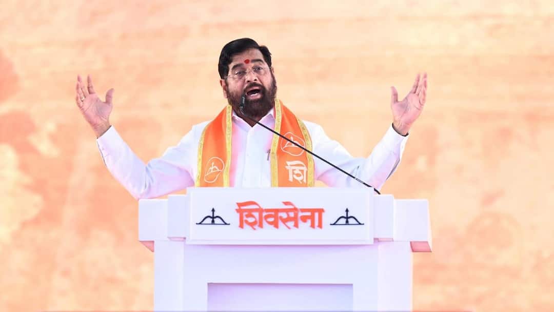 Balasaheb screams were coming from Matoshree from there now every day weep cm eknath Shinde take jibe on uddhav thackeray in kolhapur CM Eknath Shinde : मातोश्रीवरून बाळासाहेबांची डरकाळी येत होती, तिथून आता रोज रडगाणं सुरुय; एकनाथ शिंदेंचा ठाकरेंना टोला