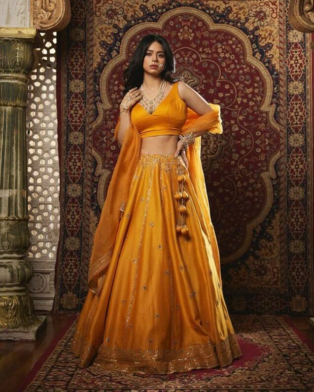 બિગ બોસની પ્રખ્યાત સ્પર્ધક સૌંદર્યા શર્મા પોતાના લુકને કારણે હંમેશા ચર્ચામાં રહે છે.
